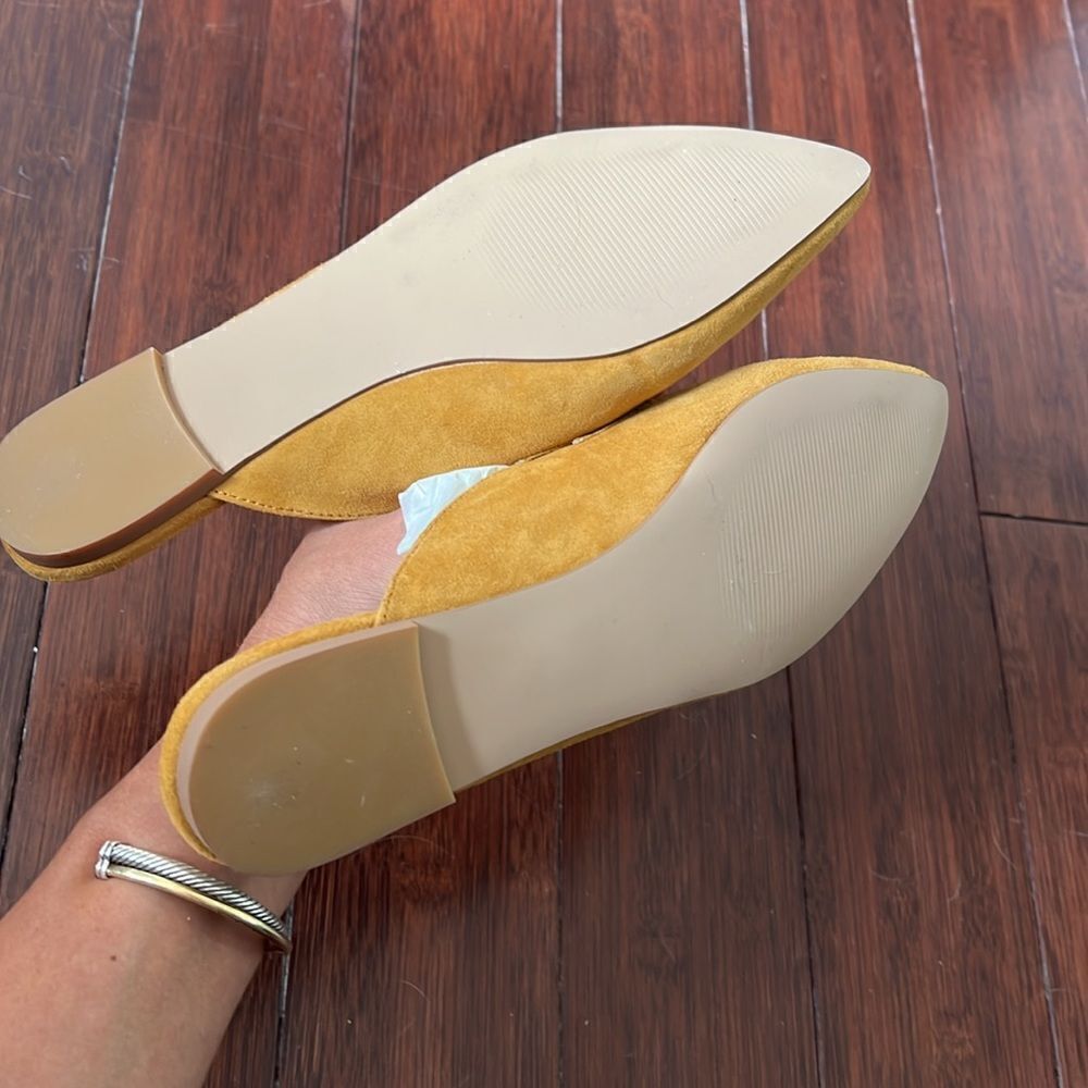 BRAND NEW - Steve Madden - Mule Flats - Size 8.5 Never Worn - Tan / Camel Suede - Picture 3 of 4